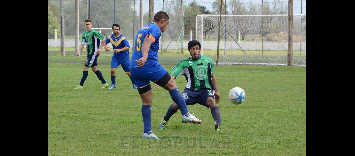 Triunfos de Embajadores y El Fortiacuten<br> empate en el Parque Carlos Guerrero