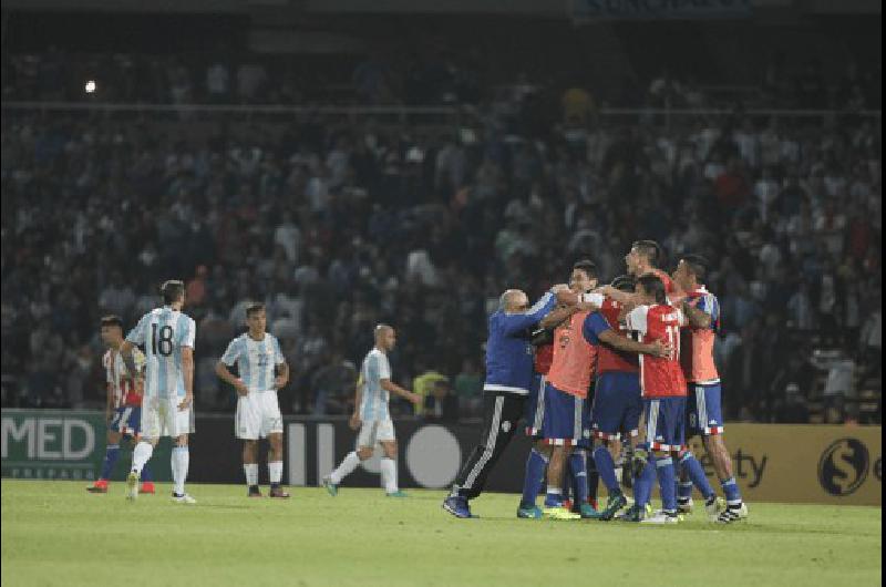 La Argentina jugÃ³ un flojo partido y Paraguay se quedÃ³ con tres puntos muy valiosos 