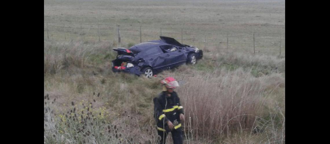 El estado en que quedÃ³ el Honda Civic luego de dar varios tumbos Gentileza Bomberos Laprida