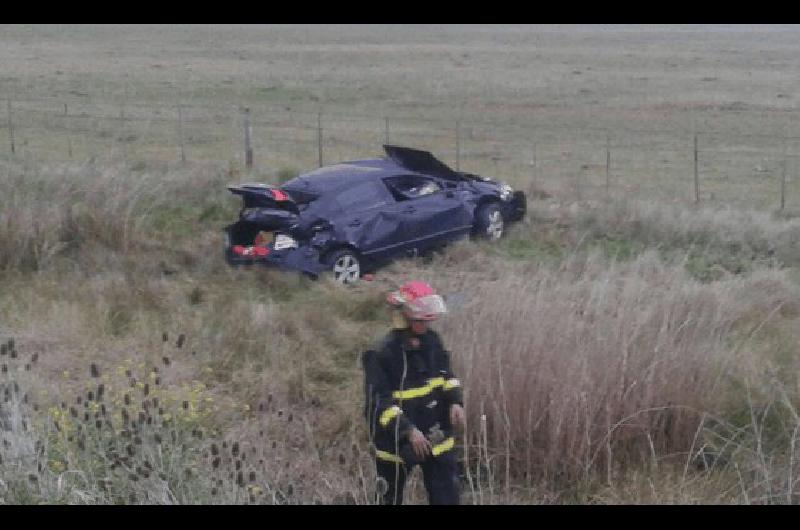 El estado en que quedÃ³ el Honda Civic luego de dar varios tumbos Gentileza Bomberos Laprida