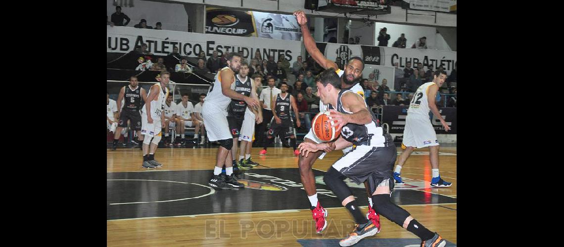 Baldazo de agua helada en el debut