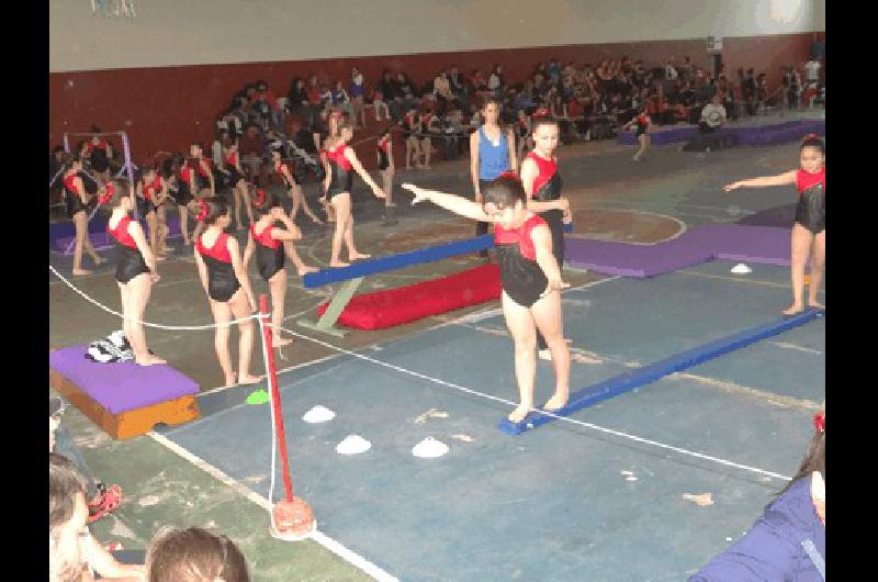 MÃ�s de 200 niÃ±as participaron del primer torneo de gimnasia artÃ­stica de La Madrid 