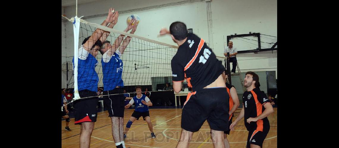 Universidad Juniacuten Voley y Cosmopolita <br>los ganadores de la Copa de Oro