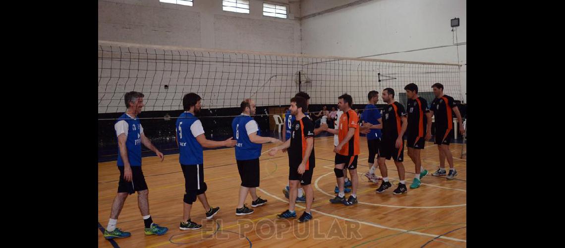 Universidad Juniacuten Voley y Cosmopolita <br>los ganadores de la Copa de Oro