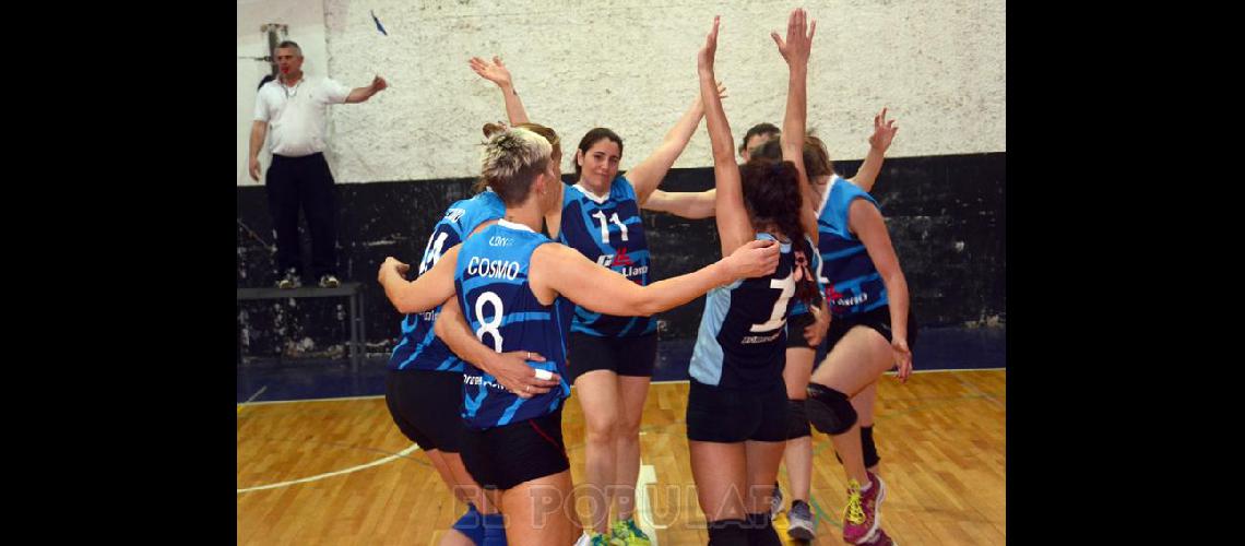 Universidad Juniacuten Voley y Cosmopolita <br>los ganadores de la Copa de Oro