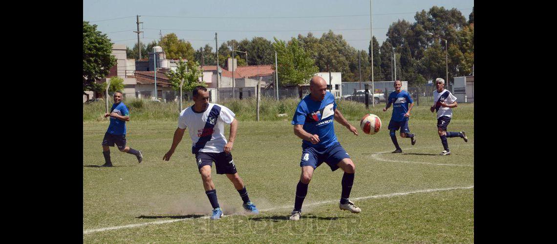 Gol de arco a arco del arquero de Ferrosur en los playoffs