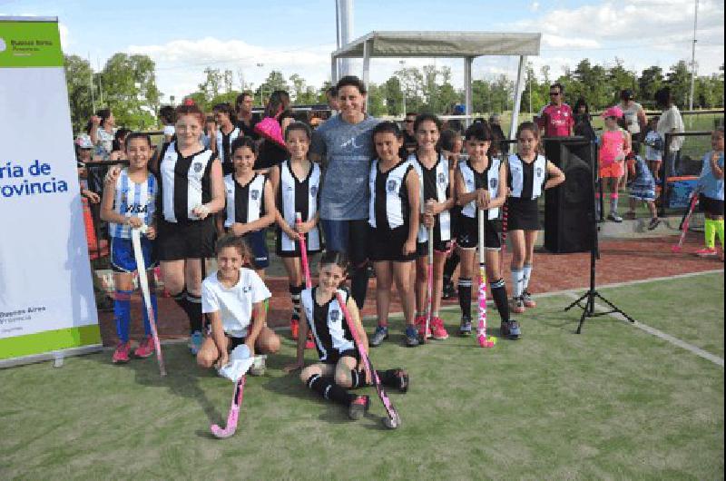 La ex Leona AyelÃ©n Stepnik y los jugadores vivieron una tarde a puro hockey 