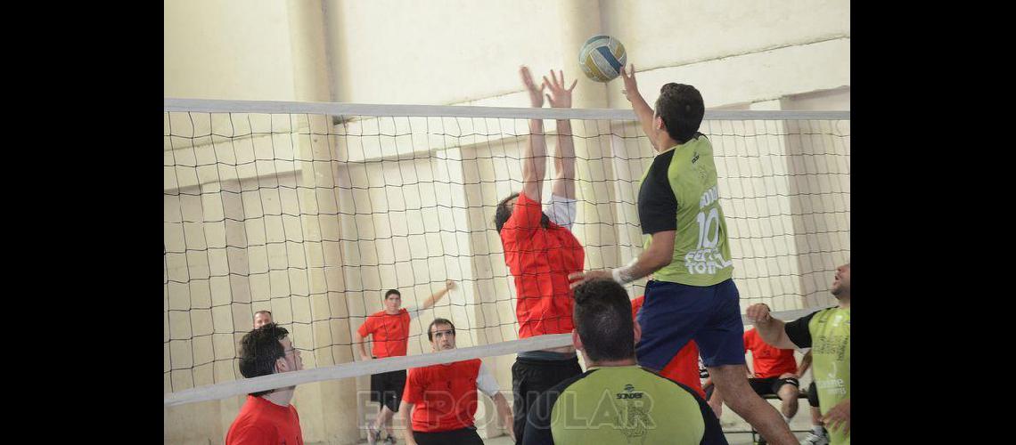 La primera final de masculino iraacute este domingo