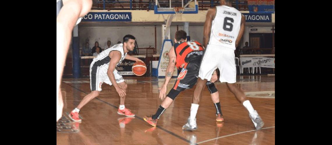 El equipo estudiantil cayÃ³ el pasado jueves en Viedma ante Deportivo por un apretado 82 a 77 