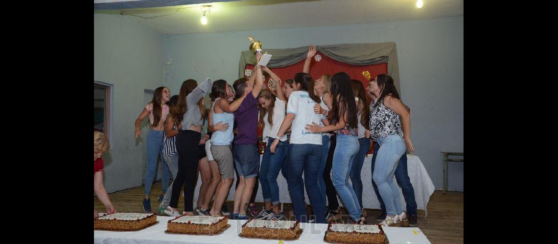 Todas las imaacutegenes de la fiesta final de las chicas