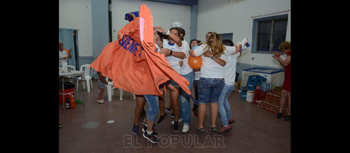 Todas las imaacutegenes de la fiesta final de las chicas