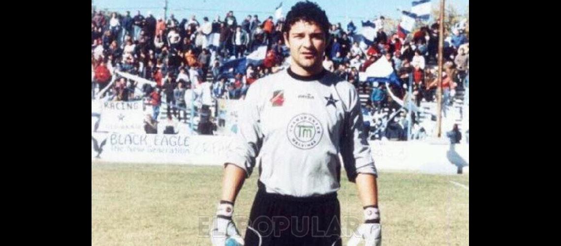 Una foto histÃ³rica de Gabriel Senzacqua en Racing la tarde del ascenso al Argentino A en Pergamino 