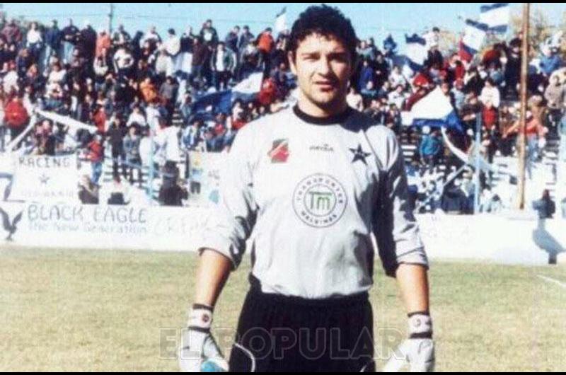 Una foto histÃ³rica de Gabriel Senzacqua en Racing la tarde del ascenso al Argentino A en Pergamino 