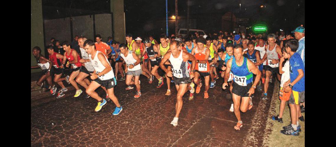 Pasaje de la largada en medio del comienzo de la lluvia 