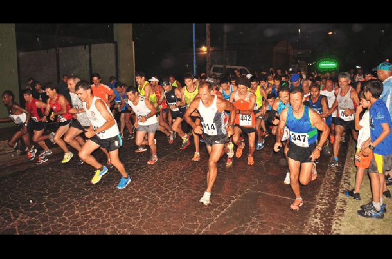 Pasaje de la largada en medio del comienzo de la lluvia 