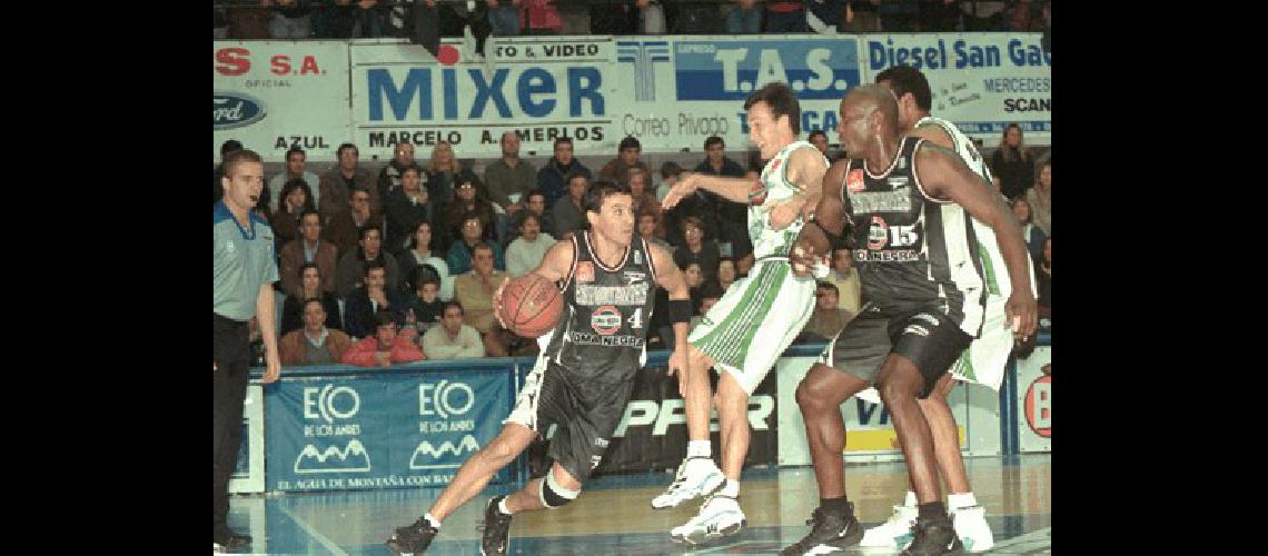 Gustavo FernÃndez en el sÃ©ptimo juego frente a Atenas (25 de mayo de 2000) 