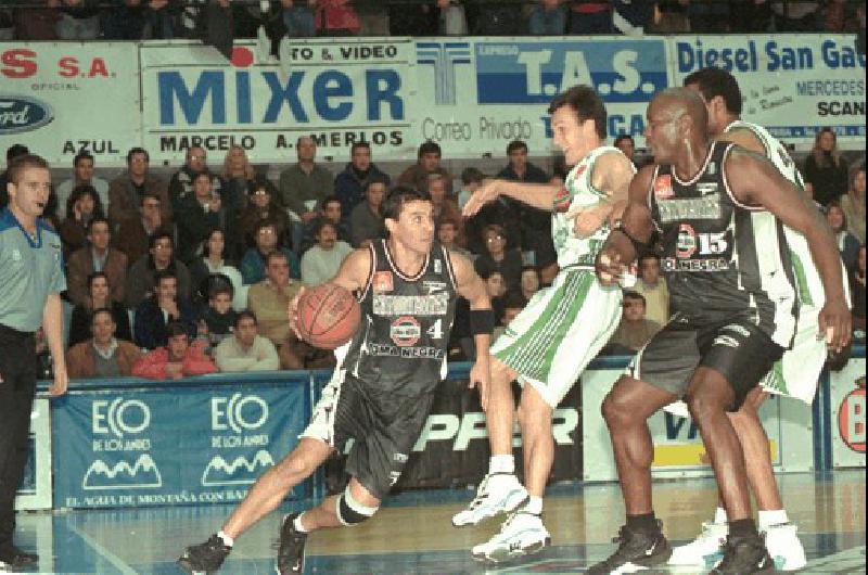 Gustavo FernÃndez en el sÃ©ptimo juego frente a Atenas (25 de mayo de 2000) 