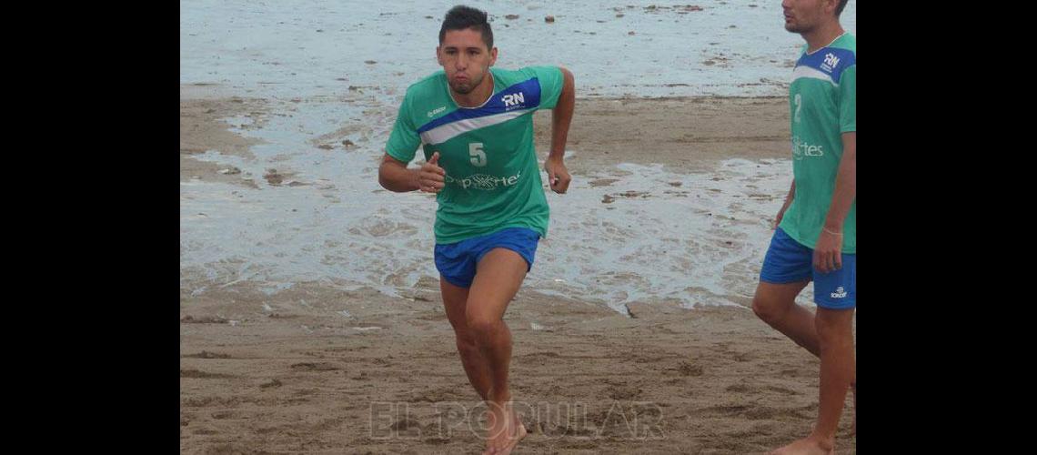 Un Toro para la mitad de cancha de Racing