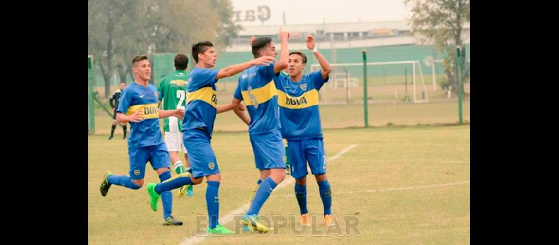 AgustÃ­n Osinaga celebra un gol con la quinta de Boca 