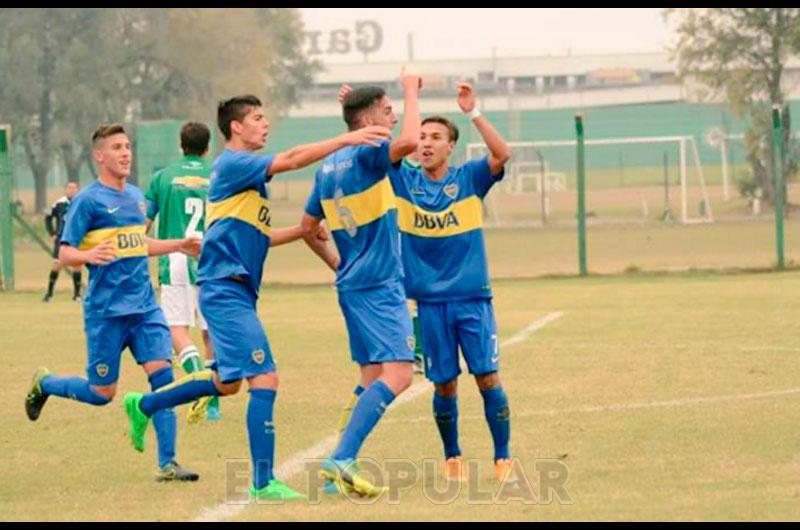 AgustÃ­n Osinaga celebra un gol con la quinta de Boca 