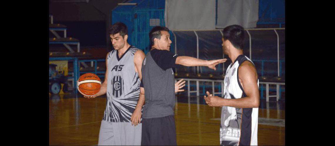 El equipo estudiantil se entrenÃ³ ayer en el Maxigimnasio del Parque Carlos Guerrero 