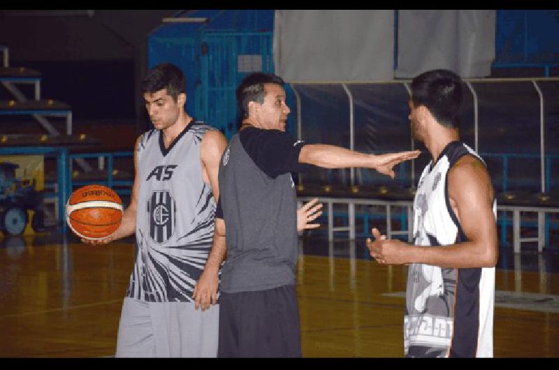 El equipo estudiantil se entrenÃ³ ayer en el Maxigimnasio del Parque Carlos Guerrero 