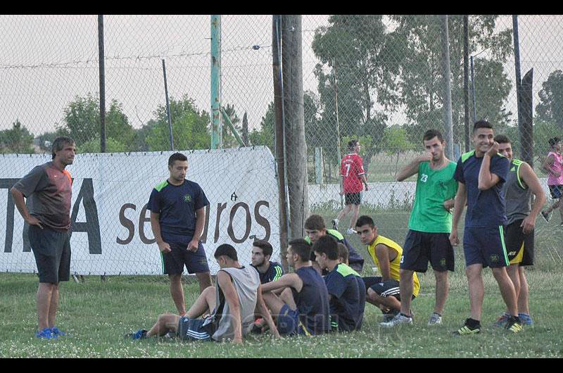 El Tero esbozoacute su equipo en la primera praacutectica de fuacutetbol