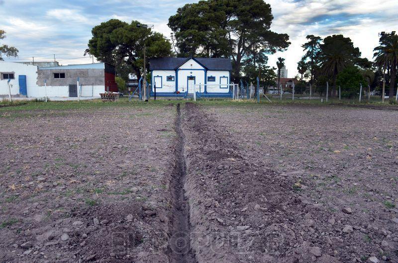 Racing trabaja en tres frentes