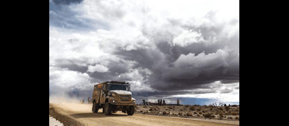 Federico Villagra marcha sexto en camiones Los Gigantes del camino siempre son atracciÃ³n en el Dakar 