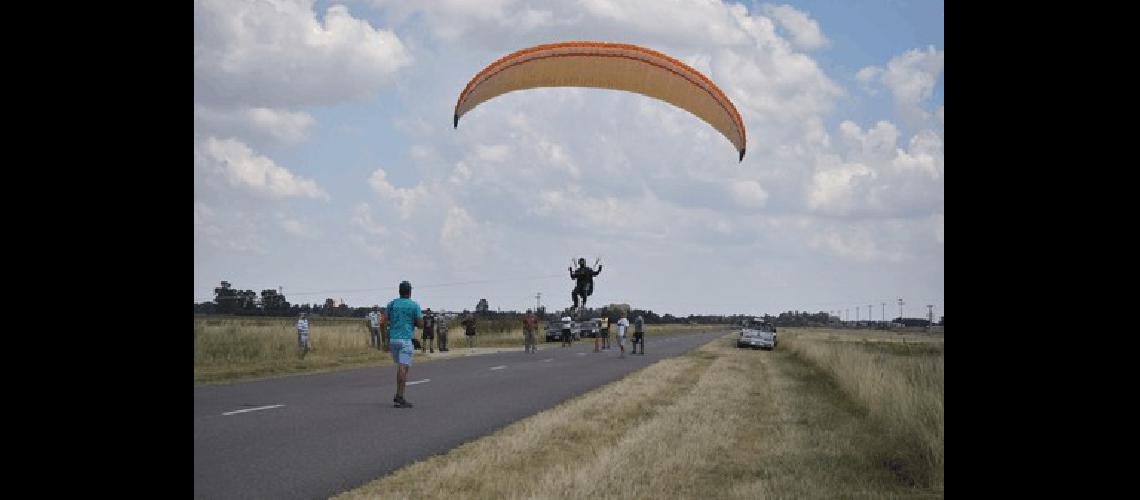 Los primeros pilotos comenzaron a remontar vuelo 