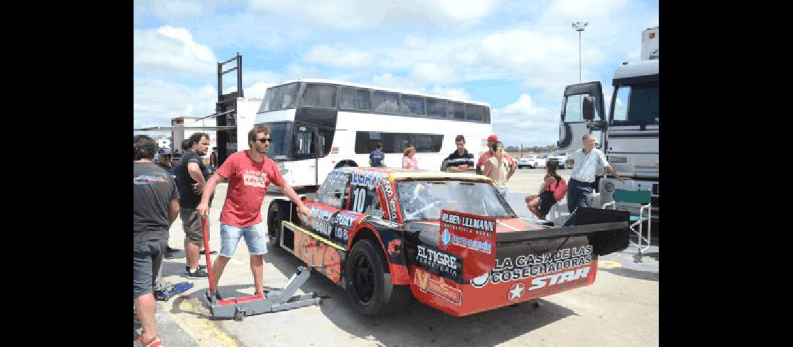 El Azul Sport Team sobre el Ford de Fede PÃ©rez 