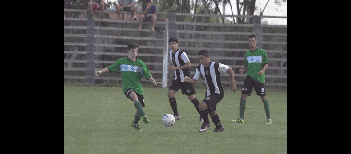 Estudiantes venciÃ³ a Ferro Carril Sud en uno de los partidos 