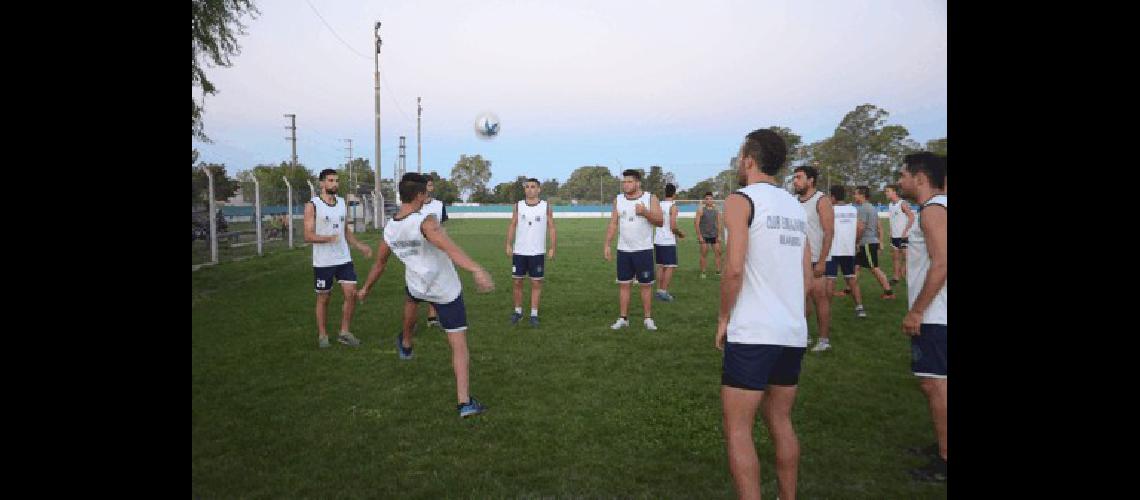 Embajadores se entrenÃ³ anoche en el Estadio Clemente Di Carlo 