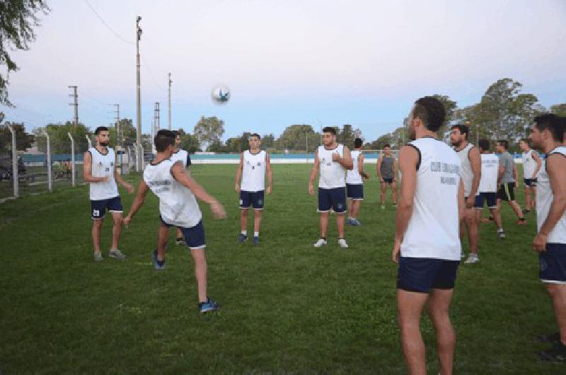 Embajadores se entrenÃ³ anoche en el Estadio Clemente Di Carlo 