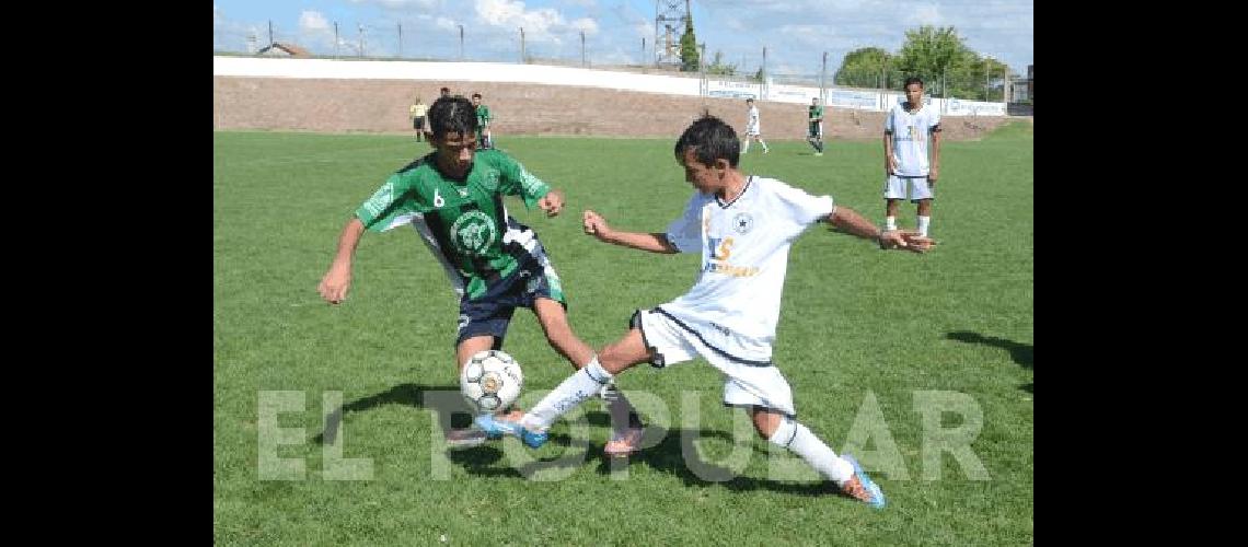 Racing A Club y Embajadores protagonizaron uno de los encuentros de ayer 