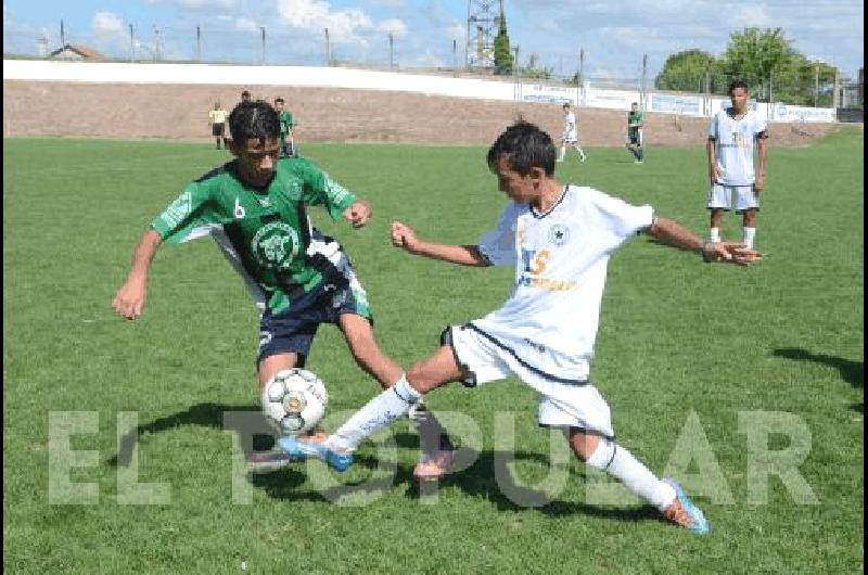 Racing A Club y Embajadores protagonizaron uno de los encuentros de ayer 