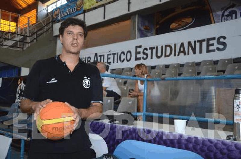 El Dani Farabello figura de Estudiantes en la Ã©poca de oro en la Liga Nacional de BÃsquetbol llegÃ³ a la ciudad con un campus 