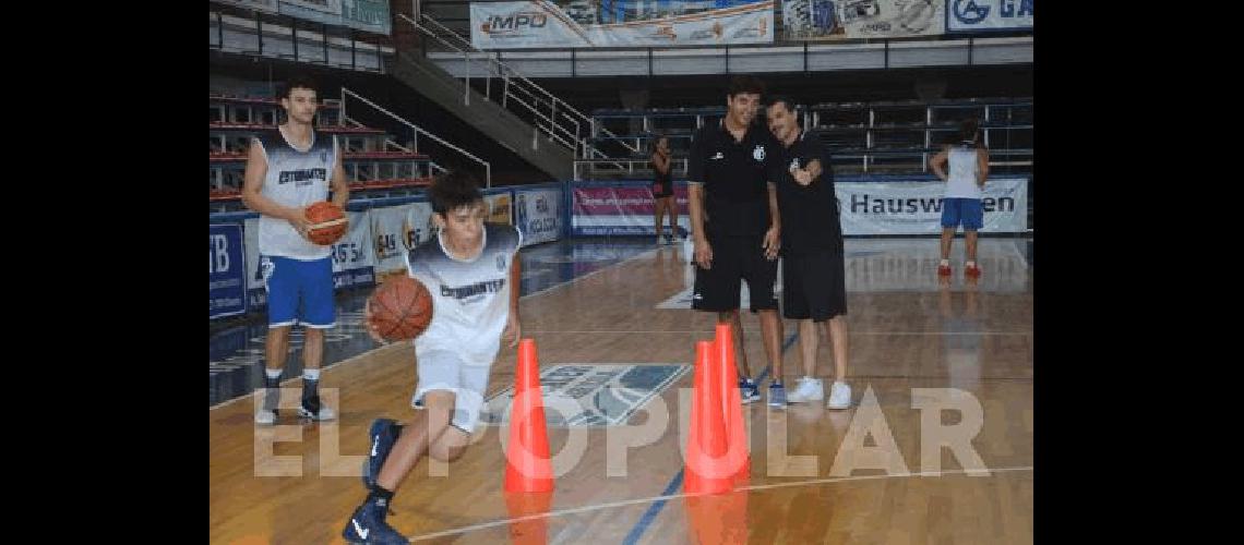 Viejos amigos Farabello y el Lobito FernÃndez parte de la historia del bÃsquetbol de Estudiantes 