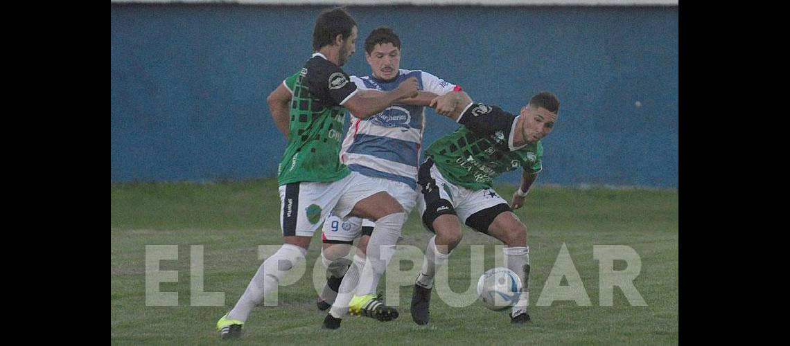 El inteacuterprete de Fatiga dentro de la cancha