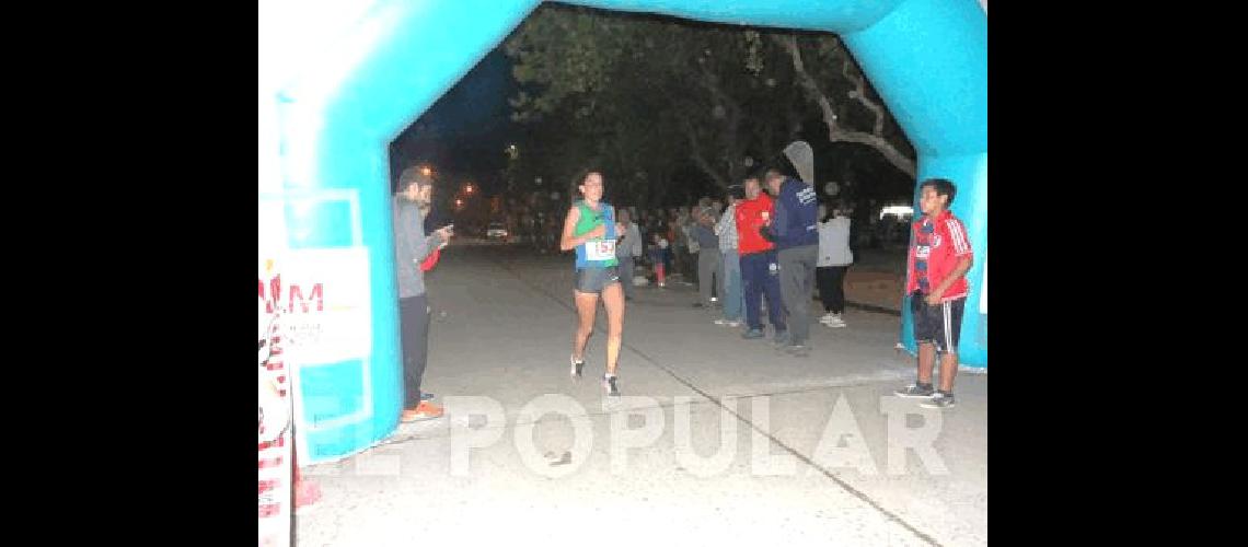 Tamara RodrÃ­guez fue la ganadora entre las mujeres en un podio copado por atletas de Laprida 