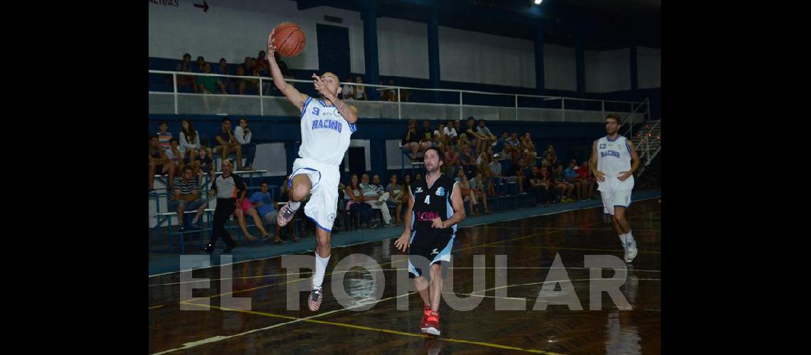 Racing abre los cuartos de final