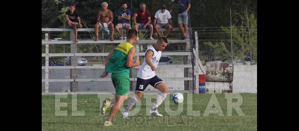 Embajadores con Piazza y Racing con De la Riestra