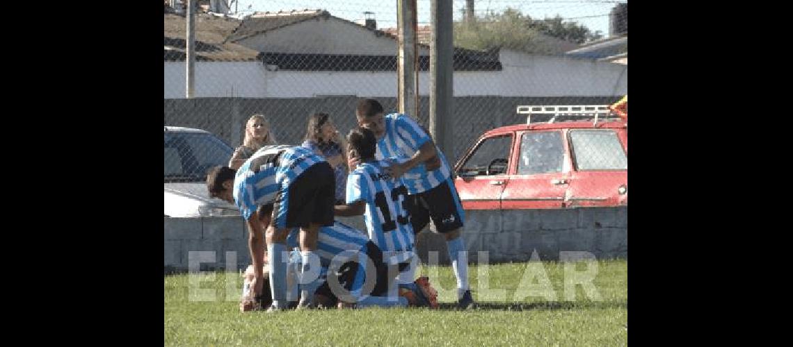 El inicio del partido estuvo lejos de comenzar con ritmo pausado 