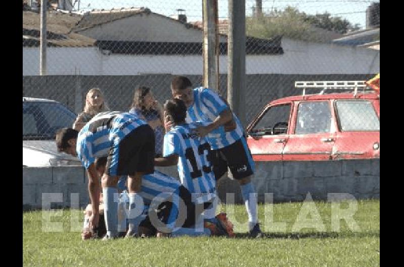 El inicio del partido estuvo lejos de comenzar con ritmo pausado 