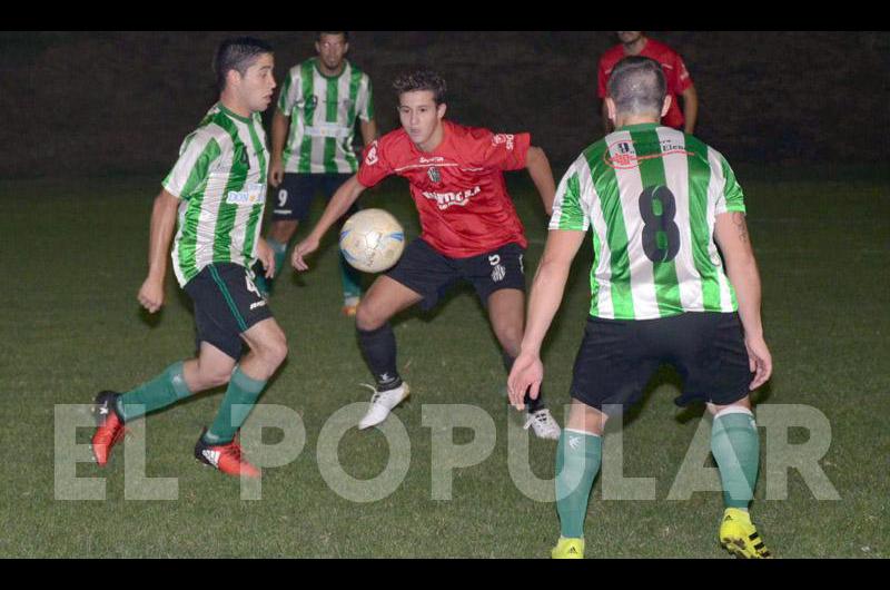 Estudiantes ganoacute su partido pendiente