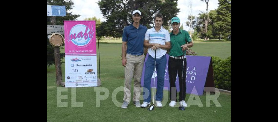 Francisco BidÃ© (a la izquierda) impuso condiciones en los primeros 18 hoyos del torneo 