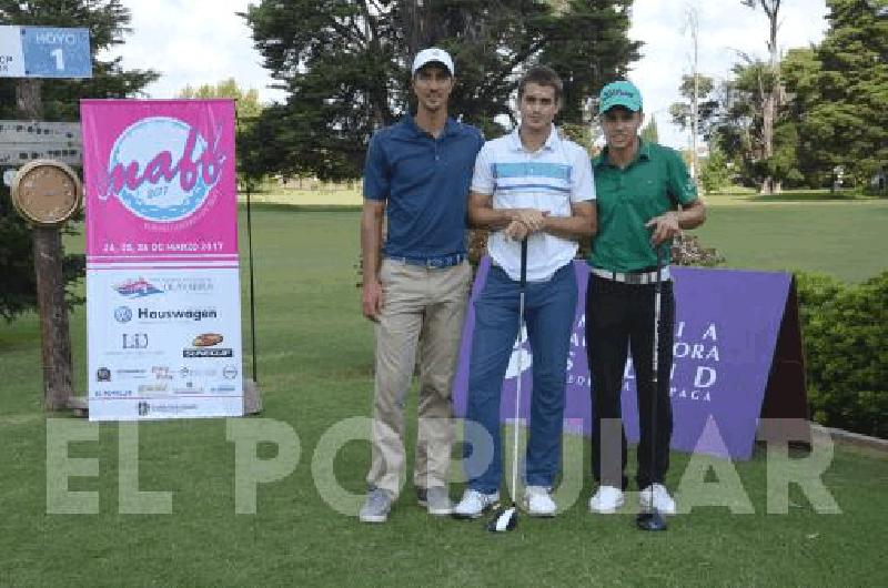 Francisco BidÃ© (a la izquierda) impuso condiciones en los primeros 18 hoyos del torneo 