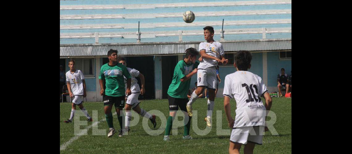 Recorrido fotograacutefico por <br>el claacutesico Ferro - Racing