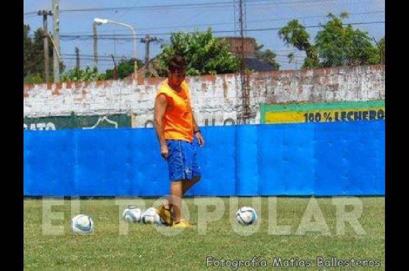 El ex Racing Axel <br>Clazoacuten dirige en Boca