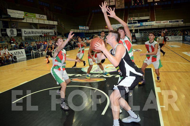 Estudiantes de local Ferro de visitante